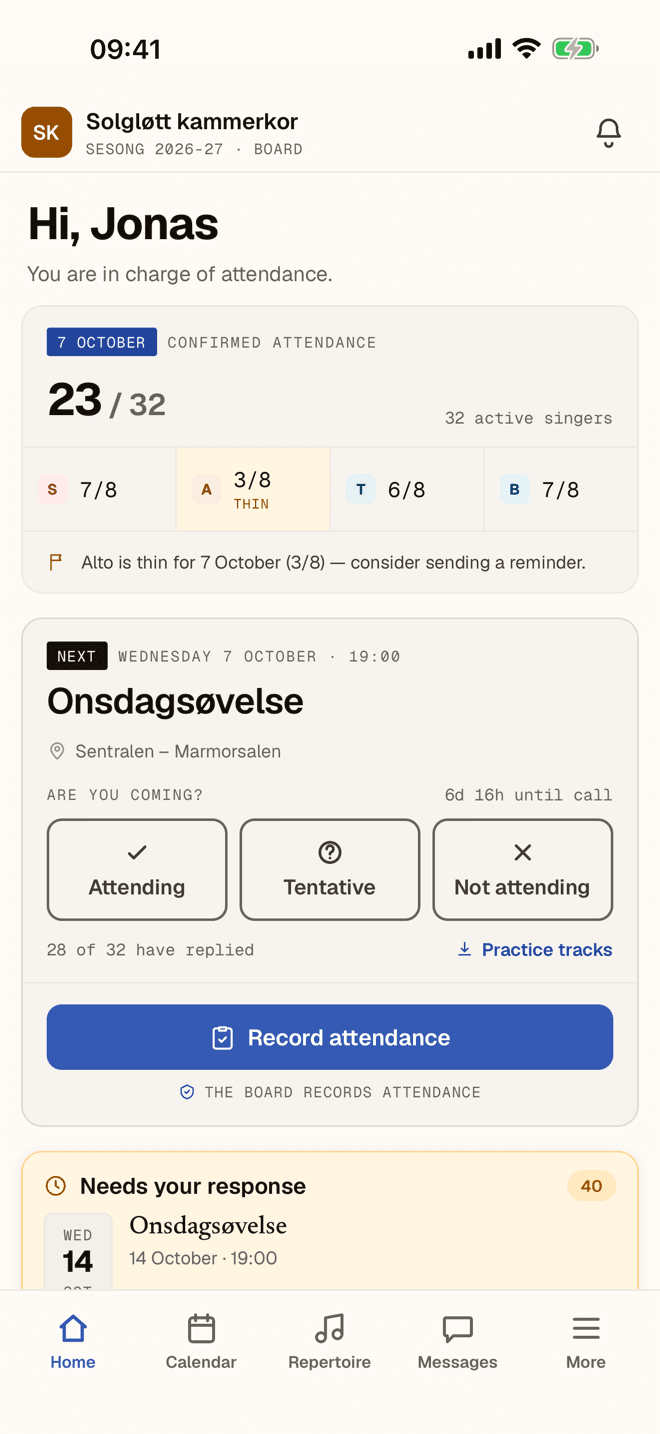 Home in the app: confirmed attendance by voice group, the next rehearsal with its answer buttons, and activities waiting for an answer.