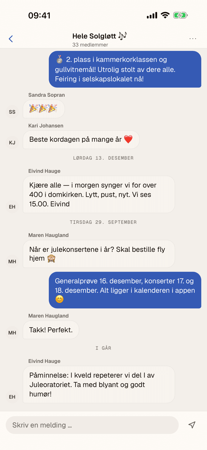 En samtale for hele koret, med meldinger fra flere medlemmer.